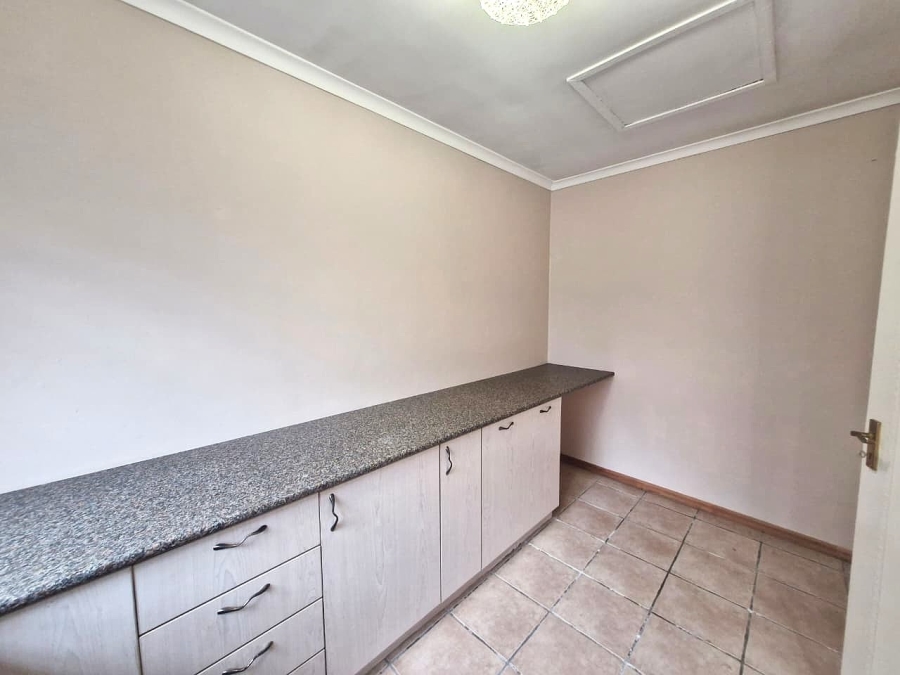 To Let 3 Bedroom Property for Rent in De Oude Spruit Western Cape